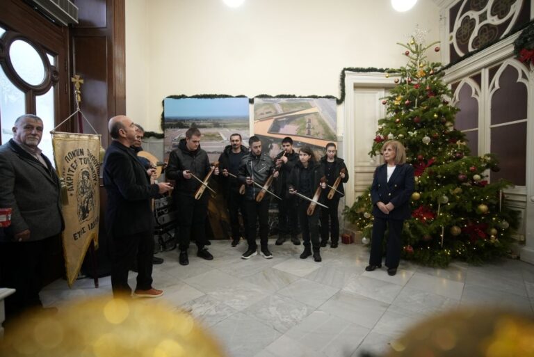 251224-Κάλαντα-των-Χριστουγέννων-στην-Περιφερειάρχη-Κεντρικής-Μακεδονίας-φωτό-4.jpg