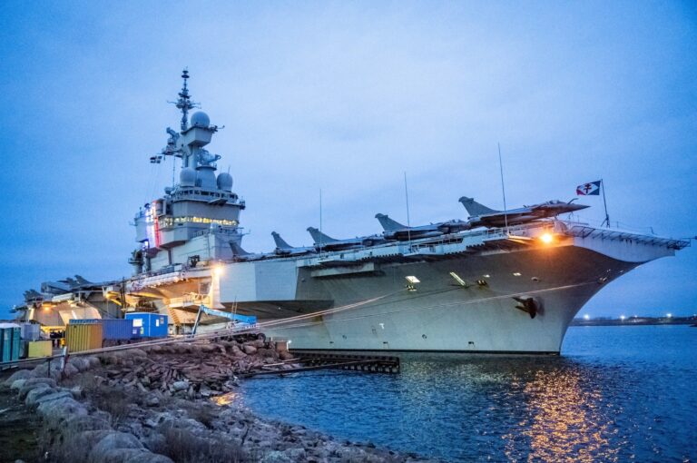 Charles-de-Gaulle-air-carrier.jpg