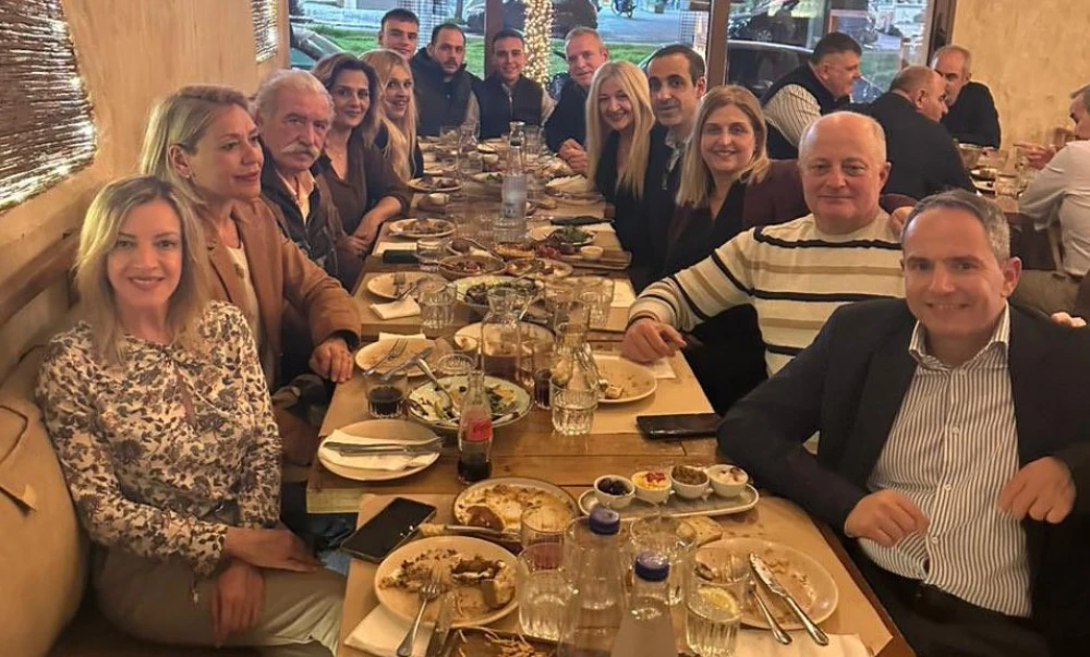 «Γαλάζια» συνάντηση στη Νέα Σμύρνη με τον Γρηγόρη Δημητριάδη – Συζητήσεις για πολιτική και αυτοδιοίκηση